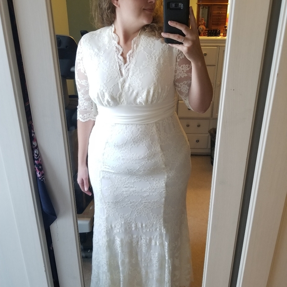 Kiyonna size 1 (1x) stretchy lace wedding gown - Picture 7 of 7